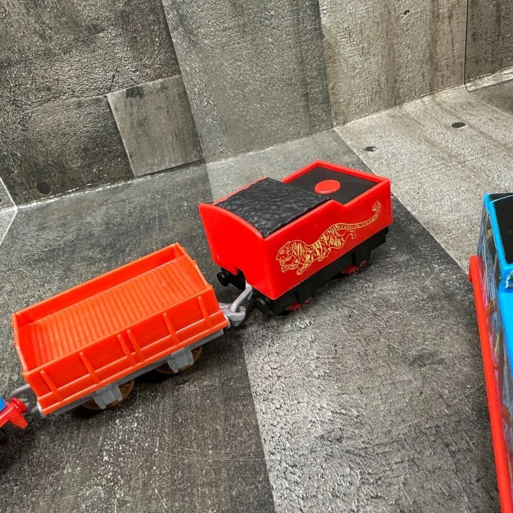 Trackmaster Motorized Trains Thomas The Train‎ Circus and Cars Lot of 6 pieces